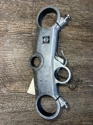 Suzuki GSXR1000 2002 horquilla superior triple abrazadera de árbol 51311-40F00 abolladuras superficiales Foto 1 de 4