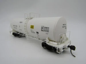 Atlas HO Trinity 17,600 Gallon Corn Syrup Tank Car - DOWX 72032 - Picture 1 of 2
