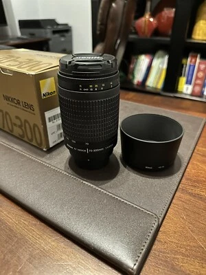 Nikon AF Nikkor 70-300 mm 4-5,6 G 70-300 mm caja abierta Foto 1 de 3