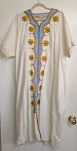 West African kaftan dress - While with blue and gold embroidery - Size Medium - Picture 1 of 5