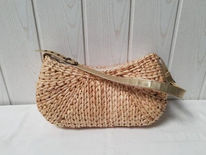 Damen Handtasche Korbtasche mit goldnen Trageriemchen - Bild 1 von 3
