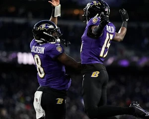 Lamar Jackson & Nelson Agholor Celebration Baltimore Ravens 8x10 NFL Photo - Picture 1 of 1