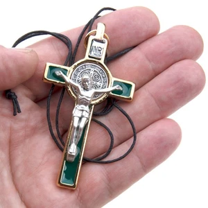3" St. Benedikt Kruzifix Kreuz Katholisch Halskette Grün Emaille Männer & Frauen an Kordel - Bild 1 von 5