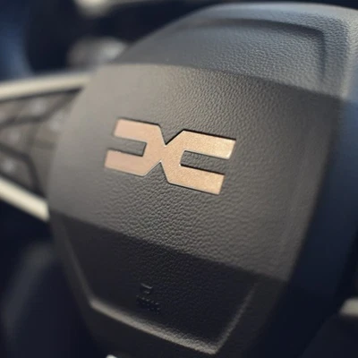 DACIA DUSTER III BIGSTER ESSENTIAL EXPRESSION EXTREME JOURNEY TCE HYBRID PLATE - Image 1 of 3