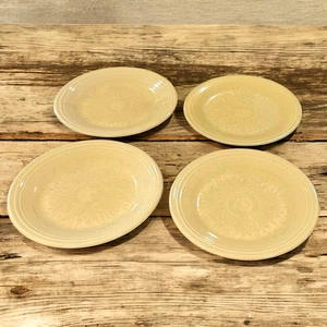 Vtg Homer Laughlin Fiesta Dinner Plate Pale Yellow Lead Free USA AAAB 10.5" - Picture 1 of 7