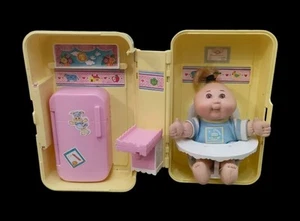 Vintage 1995 Cabbage Patch Kids Love’n Go Spielset und Baby - Bild 1 von 9