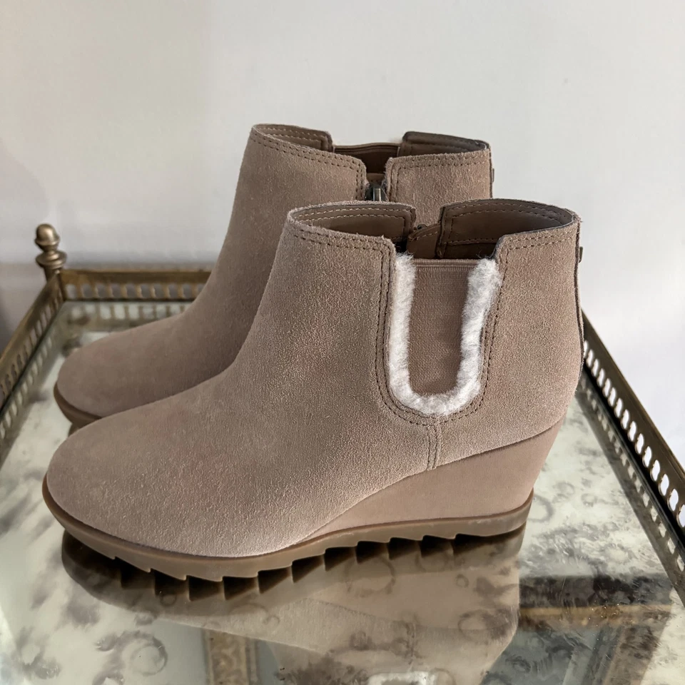 Koolaburra by UGG Boots Womens Size 8 Suede Ankle Wedge Shearling Zip 1124193 - Image 1 of 4