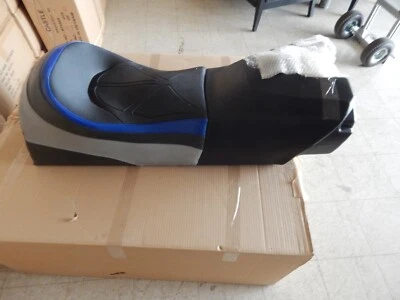 Moto de nieve Arctic Cat 2006 T660 Turbo Touring tanque de combustible/asiento delantero - 1718-980 Foto 1 de 4