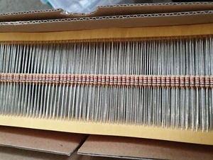 1000pcs VISHAY UNIOHM CF0401801J-T 1K8 5% HQ CARBON RESISTORS!NON MAGNETIC! - Bild 1 von 2