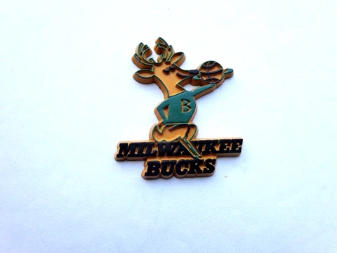 VINTAGE NBA MILWAUKEE BUCKS FRIDGE MAGNET STANDING BOARD OLD SCHOOL LOGO !!! Cover
