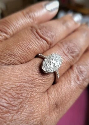 Anillo de cóctel ovalado con racimo de diamantes 0,67 ctw en platino sobre plata de ley Foto 1 de 4