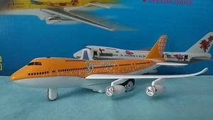 avion BOEING 747 Global Reach jaune et blanc Metal Wing avion miniature lumières - Picture 1 of 2