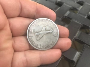 1943 DEUTSCHE 10 REICHSMARK ME-109 KAMPFFLUGZEUG WWII GEDENKMÜNZE - Bild 1 von 2