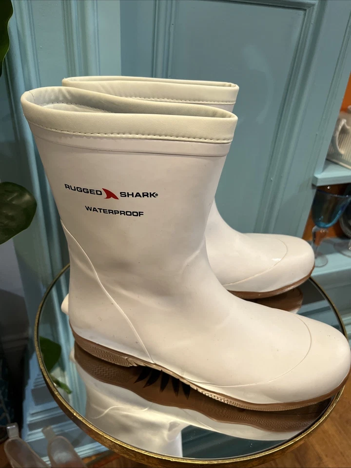 Bota de plataforma de pesca resistente al agua de altura media para hombre Rugged Shark, talla 13 M - blanca Foto 1 de 4