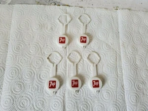 5 tapas de botellas de refresco de plástico blanco selladores 7up pop keepers  - Imagen 1 de 10