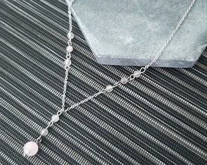 Collar Lariat piedra curativa cuarzo rosa en forma de Y cadena de acero sin deslustre - Imagen 1 de 8