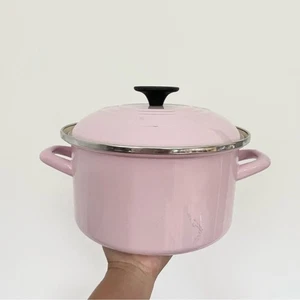 Le Creuset Emaille Topf Kasserolle 8 Zoll 20 cm Schale rosa 20 x 29 x 17 cm Hinweise lesen - Bild 1 von 8