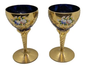 Lote de 2 copas de vino de 5,25" de alto con tallo dorado azul cobalto con flores esmaltadas - Imagen 1 de 5