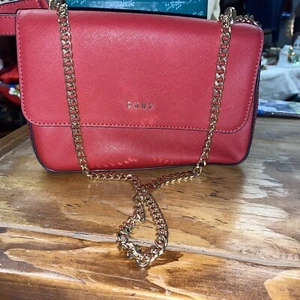 DKNY Sina Small Boxed Crossbody Schultertasche Rot Leder Kettenriemen R3331A68 - Bild 1 von 5