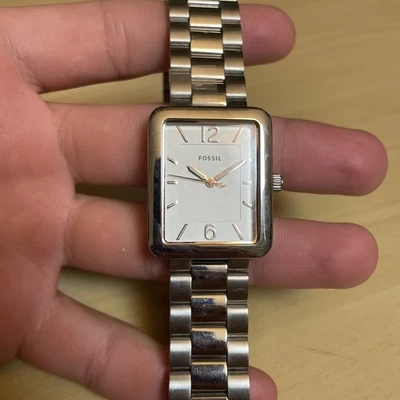 Reloj rectangular Fossil Atwater ES4157 para mujer tono plateado esfera blanca acero inoxidable Foto 1 de 4