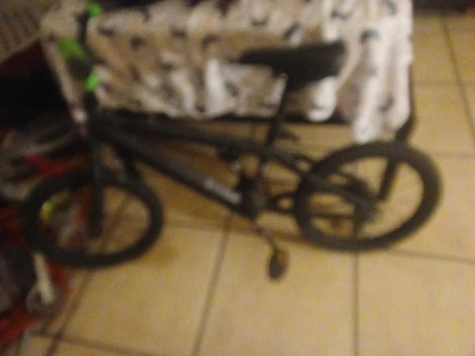 Boy Or Girl Bike It Good it Used OK 👍  But It Is Very Nice Age 10 To 8 - Image 1 of 4