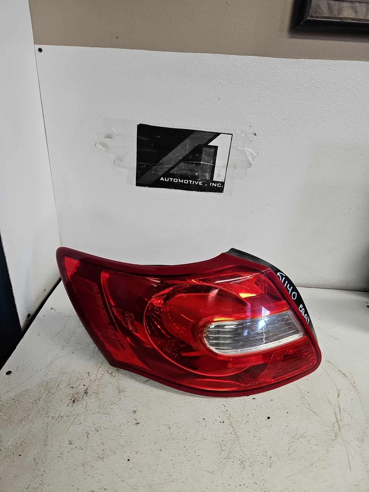 Conjunto de lámpara de luz trasera izquierda para conductor Suzuki Kizashi 2010-2013 OEM Foto 1 de 4