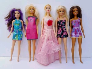 BARBIE: FIVE FASHIONABLY DRESSED BARBIE DOLLS - GOOD CONDITION - Picture 1 of 16