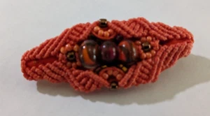Artisan Micro Macrame Pin Brooch w/ Beads Coral Colored - Bild 1 von 3