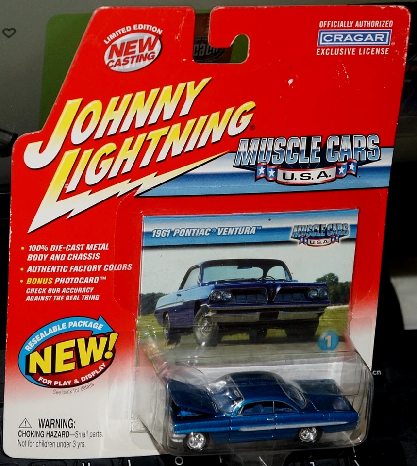 Johnny Lightning Muscle Cars USA #1 1961 Pontiac Ventura Blue 220A - Image 1 of 1