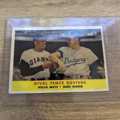 Rival Fence Busters Topps 1958 (Mays/Snider) Foto 1 de 2