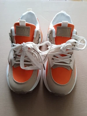 chaussures sneakers LOVE  femme 39 Neuve ,interieure fourré   - Photo 1/4