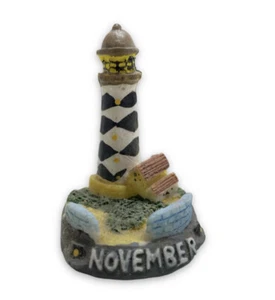 Faro en miniatura con estatuilla de 2"" mes de cumpleaños - Imagen 1 de 1