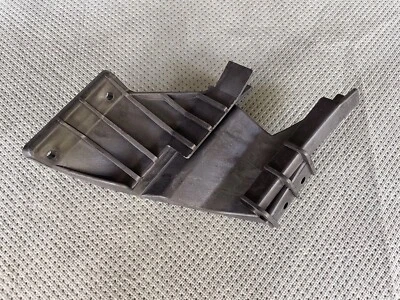 Mercedes-Benz A2208850263 W220 Right Rear Bumper Guide Bracket Genuine OEM  - Image 1 of 4