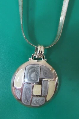 VINTAGE 24" serpentine chain with 1 1/2" round gray/cream inlaid fob stamped KC - Image 1 of 4