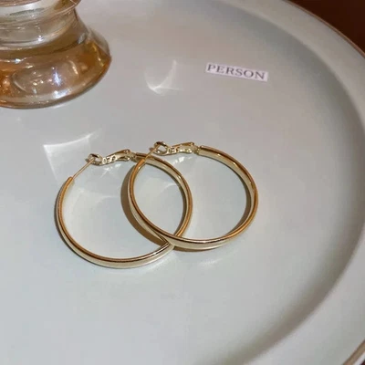 Pendientes de aro tono plata círculo redondo minimalista forma de C joyería clásica 1 par Foto 1 de 4