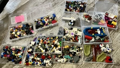 TONS O MINIFIGURES & ACCESSORIES VINTAGE, RETIRED, STAR WARS, HARRY POTTER, ETC - Image 1 of 4
