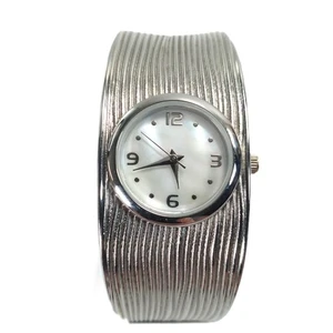 Damenuhr Silber gerippt Scharnier Manschette irisierendes Zifferblatt Analog neue Batterie Japan - Bild 1 von 10