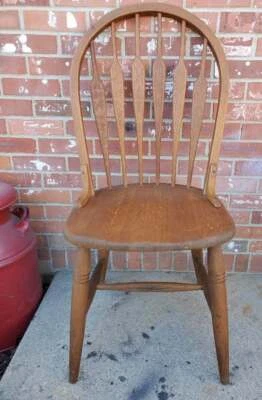 Silla antigua de madera curvada de roble con respaldo de flecha reposacaderas de comedor Foto 1 de 4
