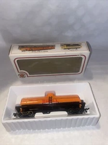 HO Scale "Shell Oil" Single Dome Tanker Freight Train Car / SCCX 1754 - Picture 1 of 6