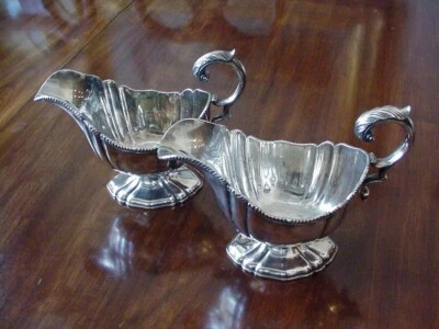 精美对乔治第三风格 SAUCE / GRAVY 船重盖银盘 — 第 1/4 张图片