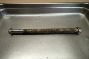 2009 KAWASAKI LE650-A SWING ARM BOLT AXLE - Imagen 1 de 5
