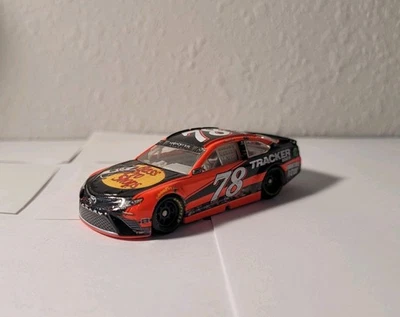 Bajo Martin Truex Jr 2017 Pro Shops Toyota Nascar 1/64 diecast (suelto) Foto 1 de 4