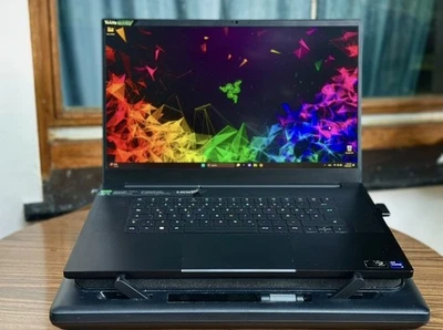 Razer Blade 17 (2022) - Intel Core I9 - 12900H, 32GB RAM, RTX 3070 Ti, UHD 144hz - Bild 1 von 2