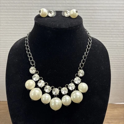 Plunder  Design Fashion Bead Dangle Pearl Clear Crystal Necklace Earring Set - Image 1 of 4