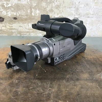 Panasonic Professional Series AG-DVC7 MiniDV Camcorder 15x Optical Zoom Untested - Image 1 of 4