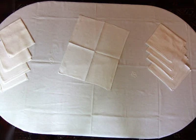 Service de table damassé nappe 2m10 x 1m60 + 9 serviettes  - Photo 1/4