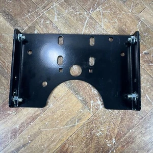 Conjunto de soporte de transmisión de engranaje cónico John Deere OEM accesorio de soplador de nieve de 44 pulgadas  - Imagen 1 de 8