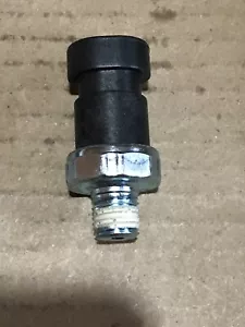 25037205 New OEM GM Oil Pressure Switch - Picture 1 of 11