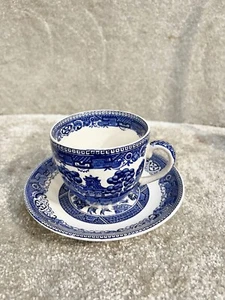 VINTAGE TEA CUP SAUCER OLD WILLOW PATTERN BLUE & WHITE - Picture 1 of 6