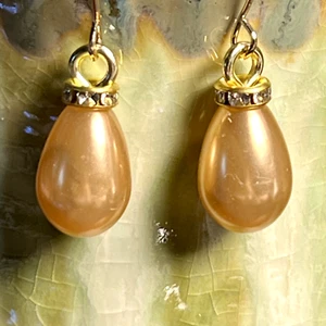 Holiday Champagne Teardrop Earrings, Gold Tone, Weddings, Beige, Angels. S582 - Picture 1 of 3
